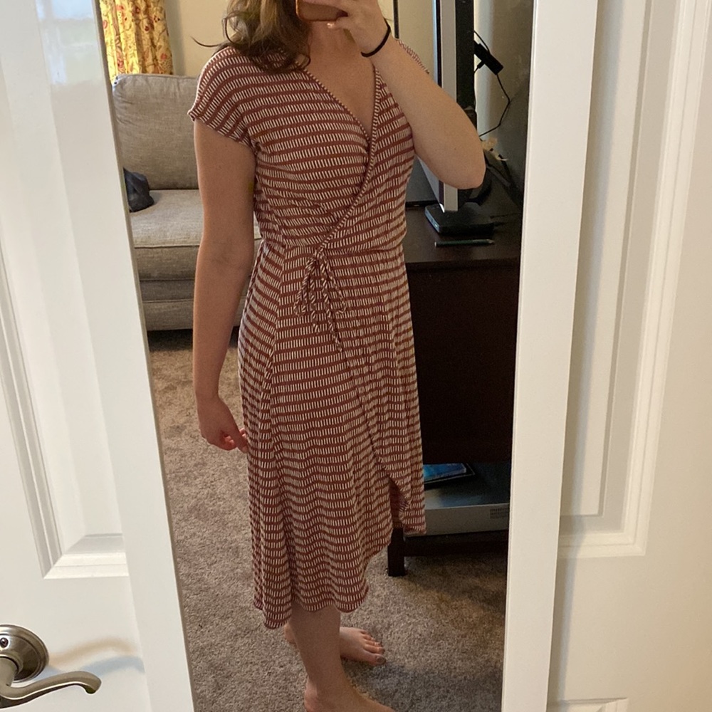 Cute rusty pink colored midi dress